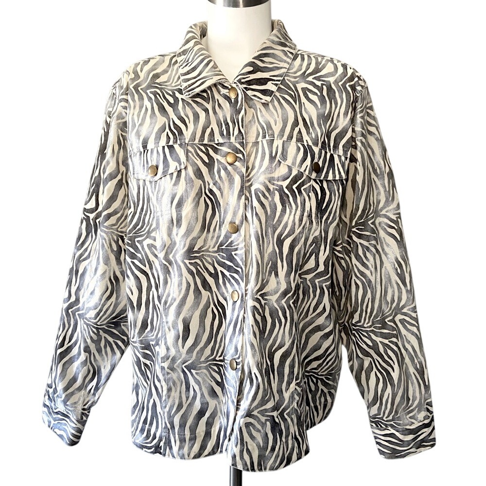 Bamboo Traders Ladies Size 2X Sparkly Silver/Gray and Cream Animal Print Jacket